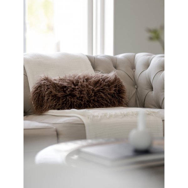 Margit kudde 15 x 15 x 45 cm - Mörk nougat Margit kudde 15 x 15 x 45 cm - Mörk nougat