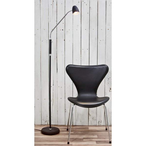 Sandnes golvlampa - Svart/krom Sandnes golvlampa - Svart/krom