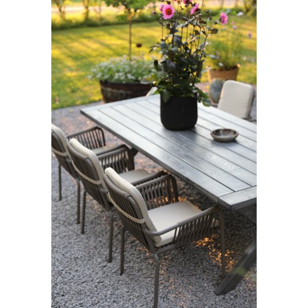 Oxford utematgrupp; grått bord 220 cm inkl 6 st Lincoln stapelbara karmstolar grå/beige Oxford utematgrupp; grått bord 220 cm inkl 6 st Lincoln stapelbara karmstolar grå/beige