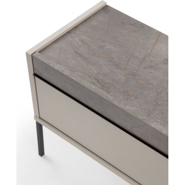 Beskar TV-bänk - Sandsten/svart Beskar TV-bänk - Sandsten/svart