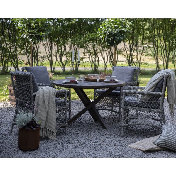 Utegrupp Provence: Scottsdale runt brunt matbord Ø112 cm inklusive 4 st Provence karmstolar i grå konstrotting Utegrupp Provence: Scottsdale runt brunt matbord Ø112 cm inklusive 4 st Provence karmstolar i grå konstrotting