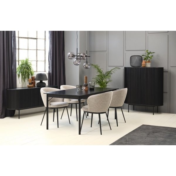 Buffet Sierra en chêne teinté noir avec portes à volets Buffet Sierra en chêne teinté noir avec portes à volets