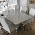 Kundbild Trend soffbord - Ljus ek (imitation) / Glas: Ett utdragbart matbord med 6...