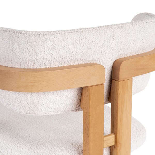 Karmstol Torpin i vit chenille och ek