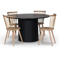 Nova matgrupp, förlängningsbart matbord Ø130-170 cm inkl 4 st vitoljade pinnstolar Castor - Svartbetsad ek Nova matgrupp, förlängningsbart matbord Ø130-170 cm inkl 4 st vitoljade pinnstolar Castor - Svartbetsad ek