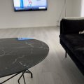 Kundbild Soffbord Star 90 cm - Svart marmorerat glas / Svart underrede