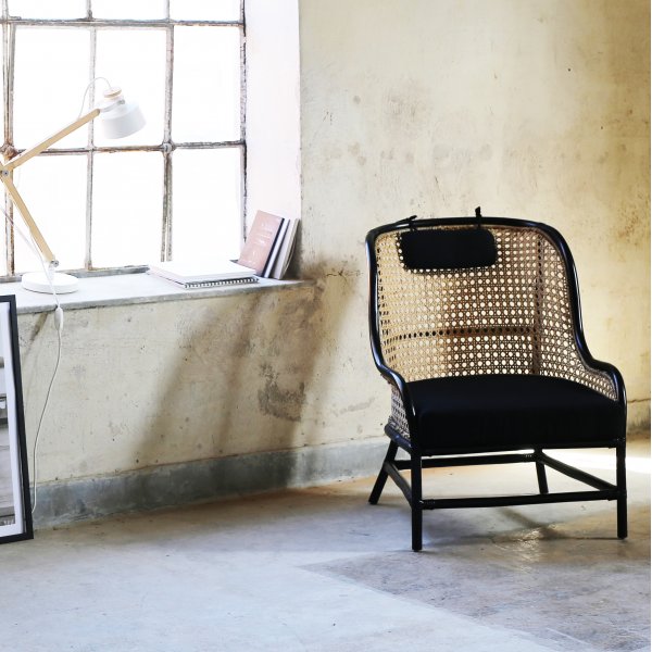 Anton svart fåtölj i rotting + Fläckborttagare för möbler Anton svart fåtölj i rotting + Fläckborttagare för möbler