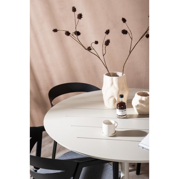 Lina utematgrupp med 4 st Slit stolar - Beige/Svart Lina utematgrupp med 4 st Slit stolar - Beige/Svart