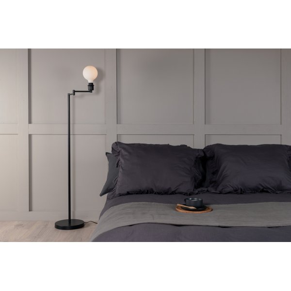 Lola golvlampa - Svart Lola golvlampa - Svart