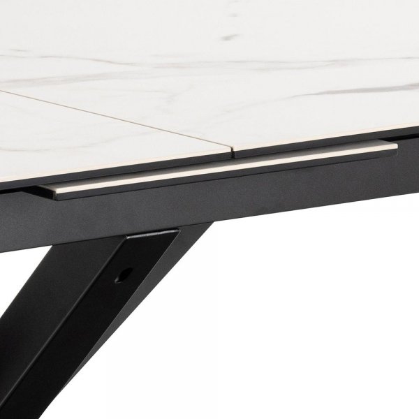 Heaven matbord 168-210 x 90 cm - Vit/matt svart Heaven matbord 168-210 x 90 cm - Vit/matt svart