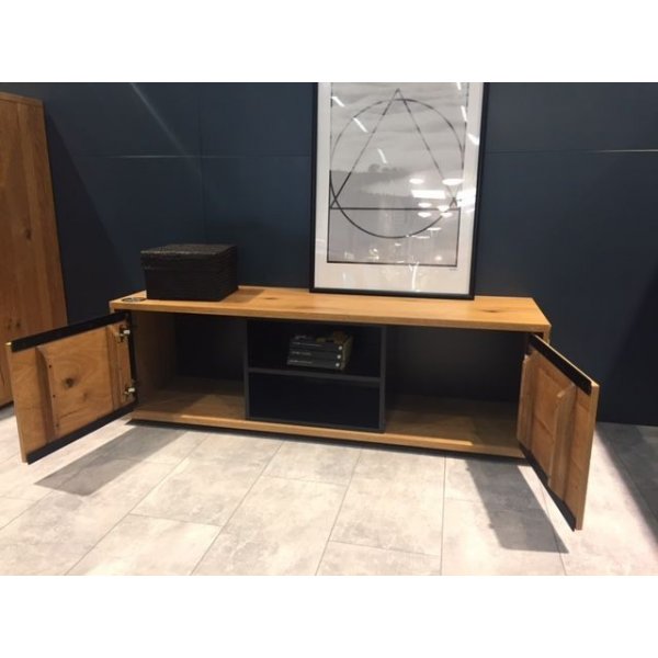 TV-bänk Emmy 150 cm - Ekfanér TV-bänk Emmy 150 cm - Ekfanér
