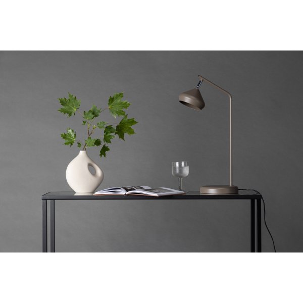 Isaberg bordslampa - Krom/Mocca Isaberg bordslampa - Krom/Mocca