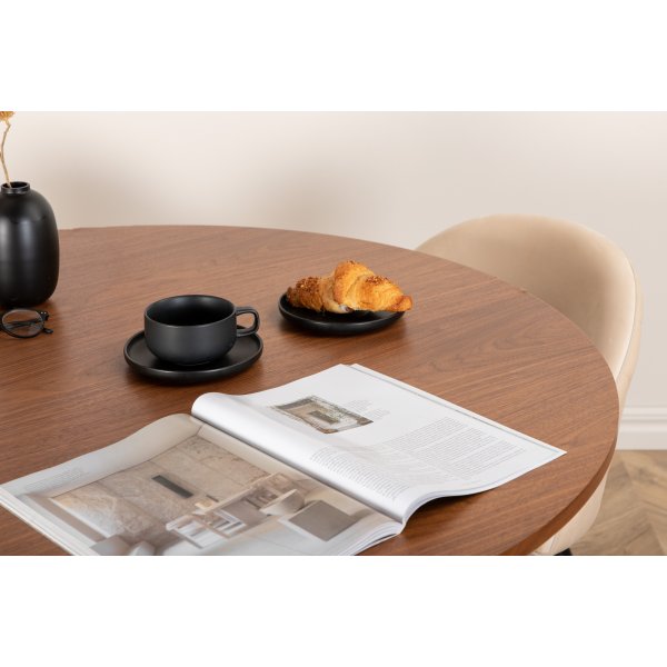 Bianca Matgrupp runt valnt matbord med 4 st Velvet beige stolar