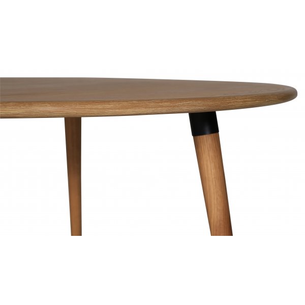 Omni runt matbord i oljad ek Ø130 cm Omni runt matbord i oljad ek Ø130 cm