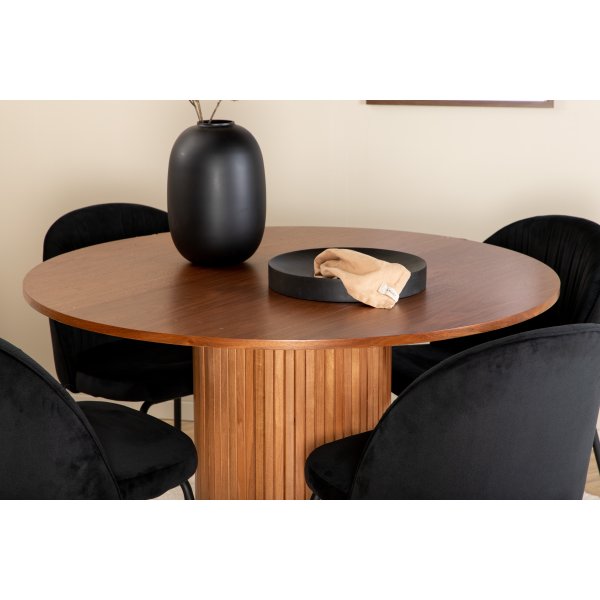Bianca Matgrupp runt valnöt matbord med 4 st Wrinkles svart stolar Bianca Matgrupp runt valnöt matbord med 4 st Wrinkles svart stolar