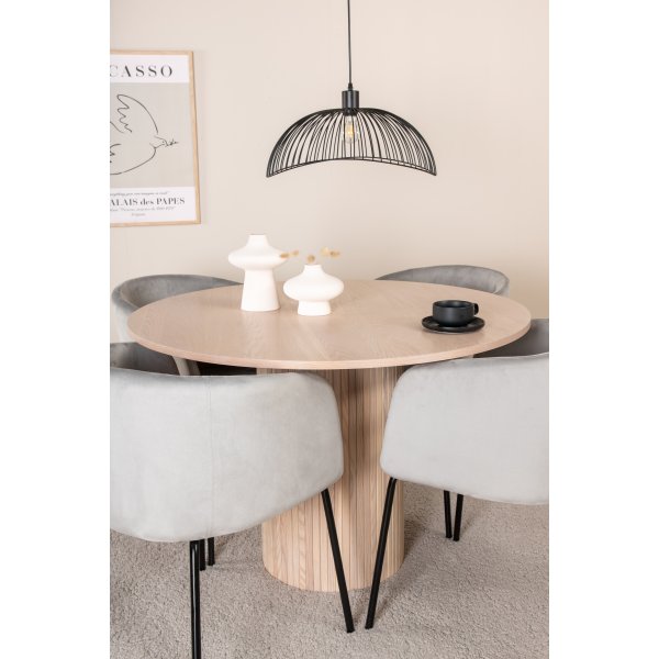 Bianca Matgrupp runt vitputsat matbord med 4 st Berit grå stolar Bianca Matgrupp runt vitputsat matbord med 4 st Berit grå stolar