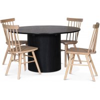 Nova matgrupp, förlängningsbart matbord Ø130-170 cm inkl 4 st vitoljade Orust pinnstolar - Svartbetsad ek Nova matgrupp, förlängningsbart matbord Ø130-170 cm inkl 4 st vitoljade Orust pinnstolar - Svartbetsad ek