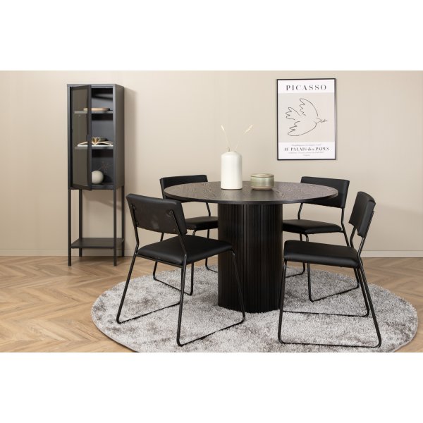 Bianca Matgrupp runt svart matbord med 4 st Kenth svart stolar