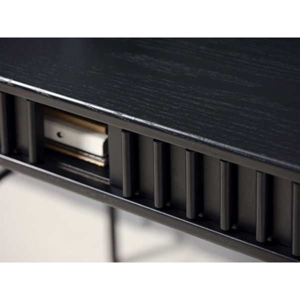 Bureau Sierra avec tiroir en chêne teinté noir Bureau Sierra avec tiroir en chêne teinté noir