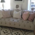 Min vackra soffa, som bara smälter in i rummet. Hampton Britain 3-sits chesterfieldsoffa - Linne
