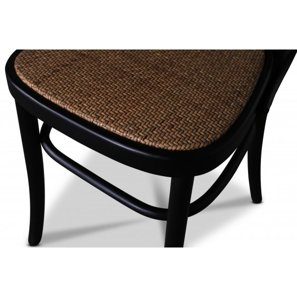 Toon zwarte gebogen houten stoel met rotan zitting + Stoel kussen Toon zwarte gebogen houten stoel met rotan zitting + Stoel kussen