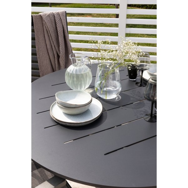 Alma matbord Ø120 cm - Svart Alma matbord Ø120 cm - Svart