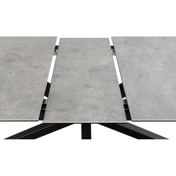 Heaven matbord 200-240 x 100 cm - Grå/matt svart Heaven matbord 200-240 x 100 cm - Grå/matt svart