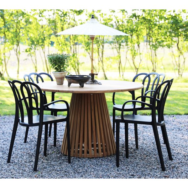 Matgrupp Salt teak: Teakbord runt 120 cm inklusive 4 st Thornet karmstolar