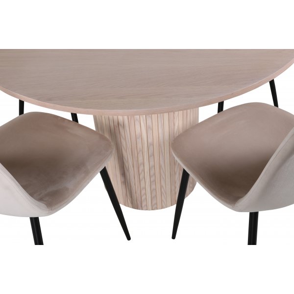 Bianca Matgrupp runt vitputsat matbord med 4 st Polar beige stolar