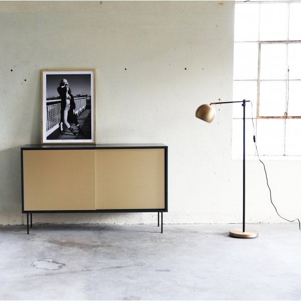 Volume sideboard med mssings drrar 132 cm