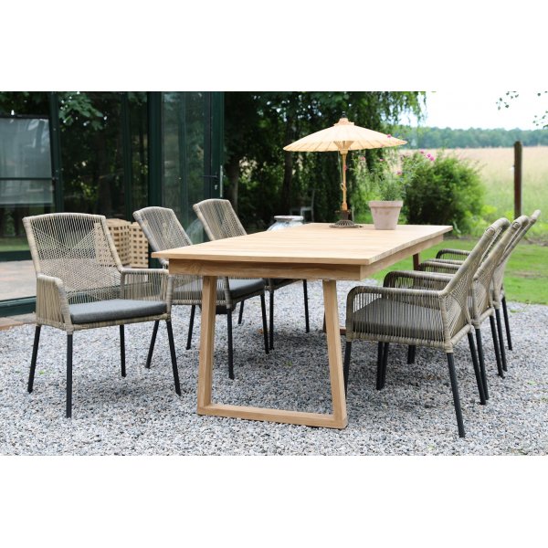 Saltö utematgrupp matbord 240x100 cm med 6 st Ystad karmstolar - Teak/Svart Saltö utematgrupp matbord 240x100 cm med 6 st Ystad karmstolar - Teak/Svart