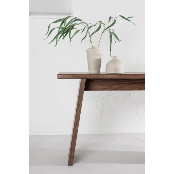 Kirkenes skrivbord 120 x 40 cm - Valnöt Kirkenes skrivbord 120 x 40 cm - Valnöt