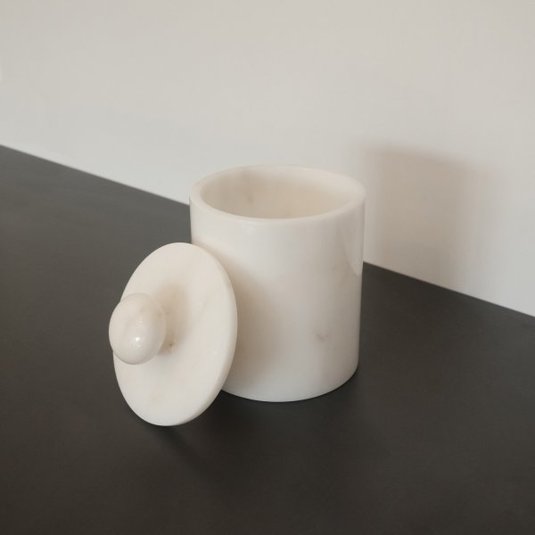 Badrumsset i vit Thassosmarmor med 7 delar