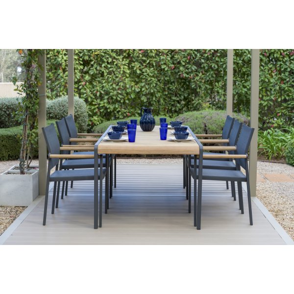 Lifestyle Garden outdoor groep Amber met tafel 220 cm en 6 stapelbare stoelen - Teak / Aluminium Lifestyle Garden outdoor groep Amber met tafel 220 cm en 6 stapelbare stoelen - Teak / Aluminium