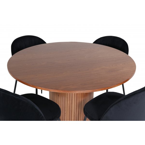 Bianca Matgrupp runt valnt matbord med 4 st Wrinkles svart stolar