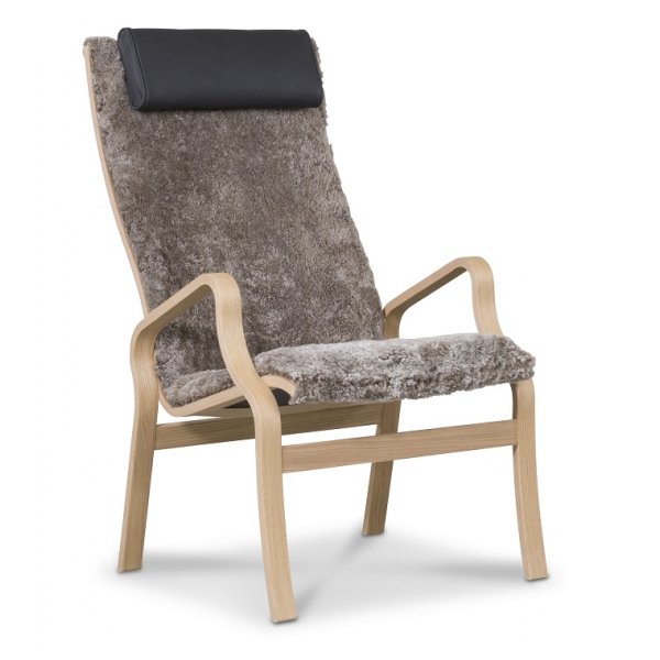 Svea fauteuil met voetenbank - bruine schapenvacht / geolied eikenhout