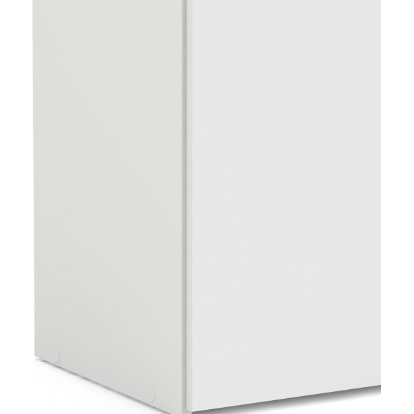 Garderob vit 40 cm bred och 175 cm hg + Mbeltassar