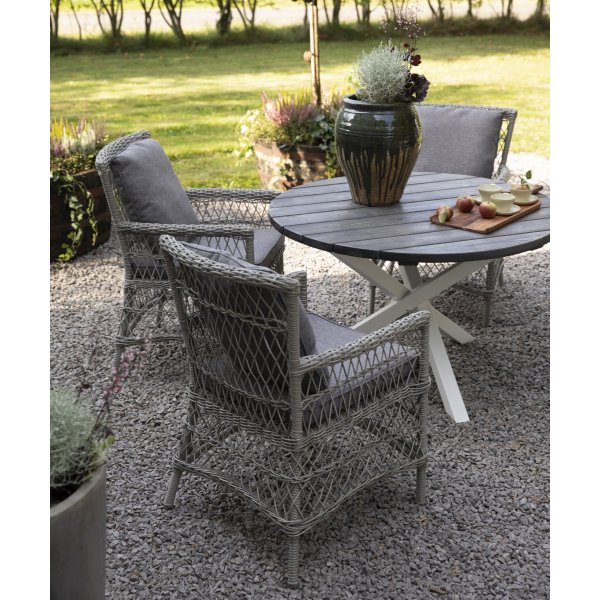 Utegrupp Provence: Scottsdale runt grå/vit matbord Ø112 cm inklusive 4 st Provence karmstolar i grå konstrotting Utegrupp Provence: Scottsdale runt grå/vit matbord Ø112 cm inklusive 4 st Provence karmstolar i grå konstrotting