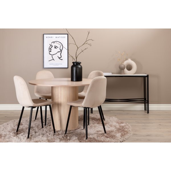 Bianca Matgrupp runt vitputsat matbord med 4 st Polar beige stolar Bianca Matgrupp runt vitputsat matbord med 4 st Polar beige stolar