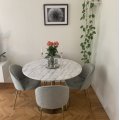 Kundbild Corby runt matbord marmor Ø105 cm - Mässing