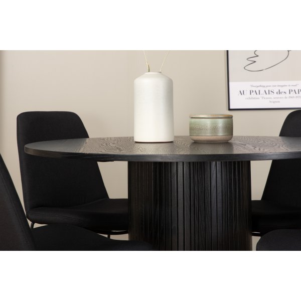 Bianca Matgrupp runt svart matbord med 4 st Muce svart stolar Bianca Matgrupp runt svart matbord med 4 st Muce svart stolar