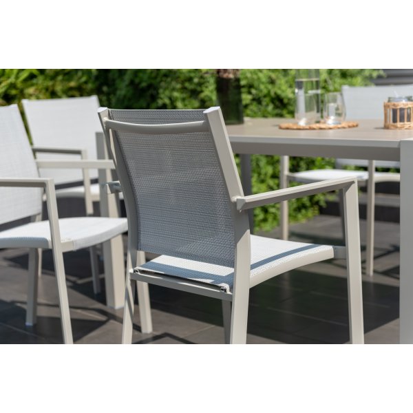 Urbanite eetgroep met eettafel 160 cm en 6 stapelbare eetkamerstoelen - Beige