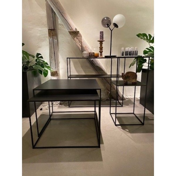 Table Aman en métal noir 65x65 | 60x60cm Table Aman en métal noir 65x65 | 60x60cm