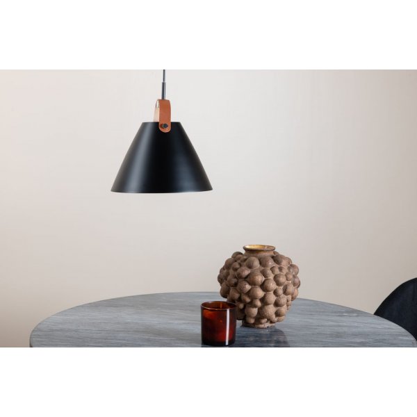 Märsön taklampa 27x27 cm - Svart Märsön taklampa 27x27 cm - Svart