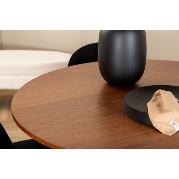 Bianca Matgrupp runt valnöt matbord med 4 st Wrinkles svart stolar Bianca Matgrupp runt valnöt matbord med 4 st Wrinkles svart stolar