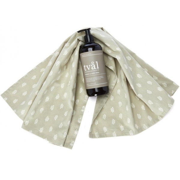 Une bote avec du savon et des serviettes d'amour Milly