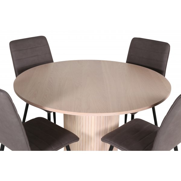 Bianca Matgrupp runt vitputsat matbord med 4 st Windu Lyx gr stolar