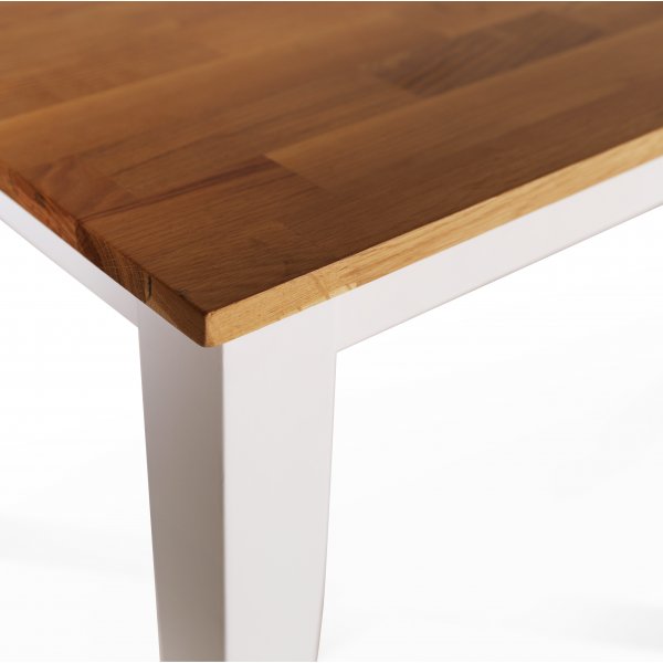 Dalarös matgrupp 140 cm bord vit/ek med 4 st stolar + 4.00 x Stolsdyna Dalarös matgrupp 140 cm bord vit/ek med 4 st stolar + 4.00 x Stolsdyna