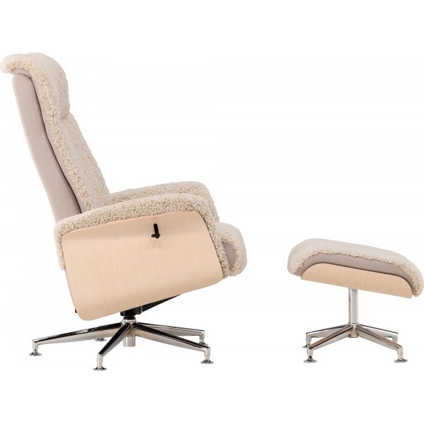 Ulla fåtölj med fotpall i fårskinn - Beige / Whitewash / Krom + Textilrengöring för möbler Ulla fåtölj med fotpall i fårskinn - Beige / Whitewash / Krom + Textilrengöring för möbler