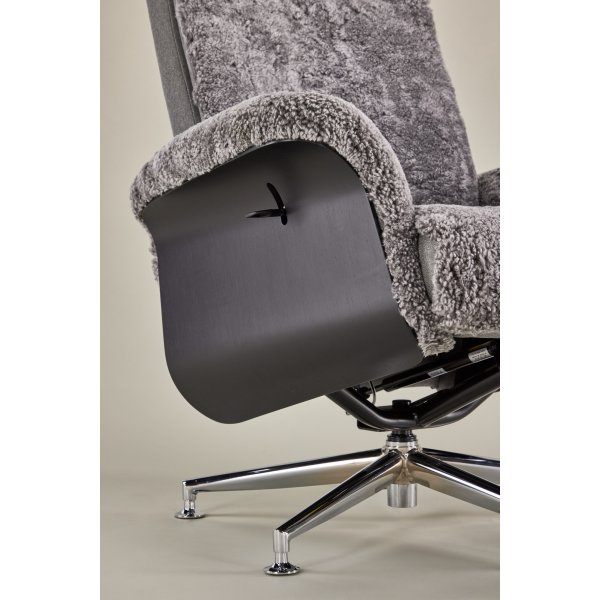 Ulla f�t�lj med fotpall i f�rskinn - Gr� / Svartbets / Krom + Textilreng�ring f�r m�bler